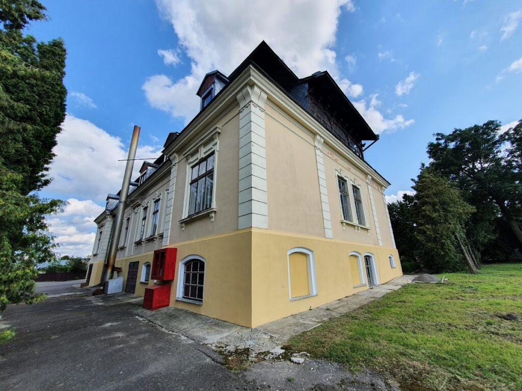 Palace of the Counts Tyszkiewicz: A Neoclassical Residence in Brody, Ukraine 4 Палац Тишкевичів у Старих Бродах
