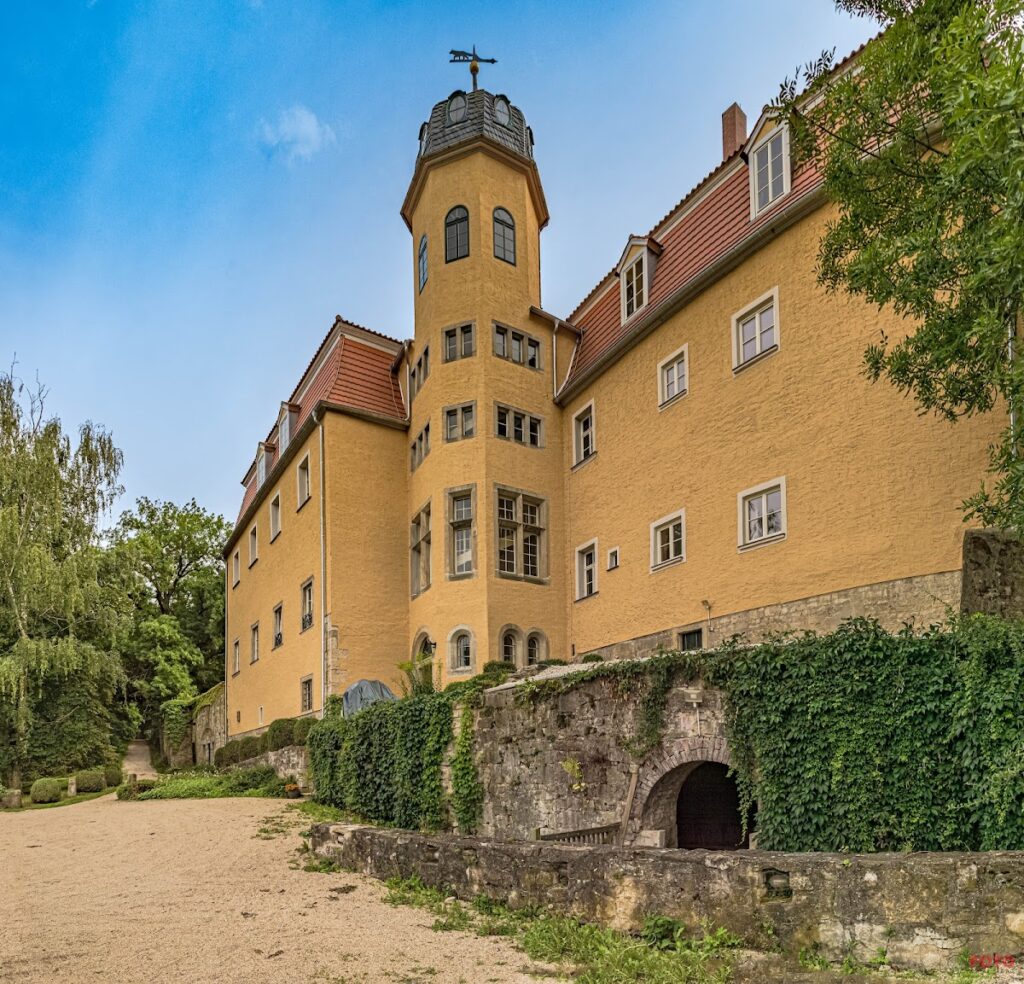 Herrensitz Tümpling: A Historic Manor Estate in Germany 1 Herrensitz Tümpling