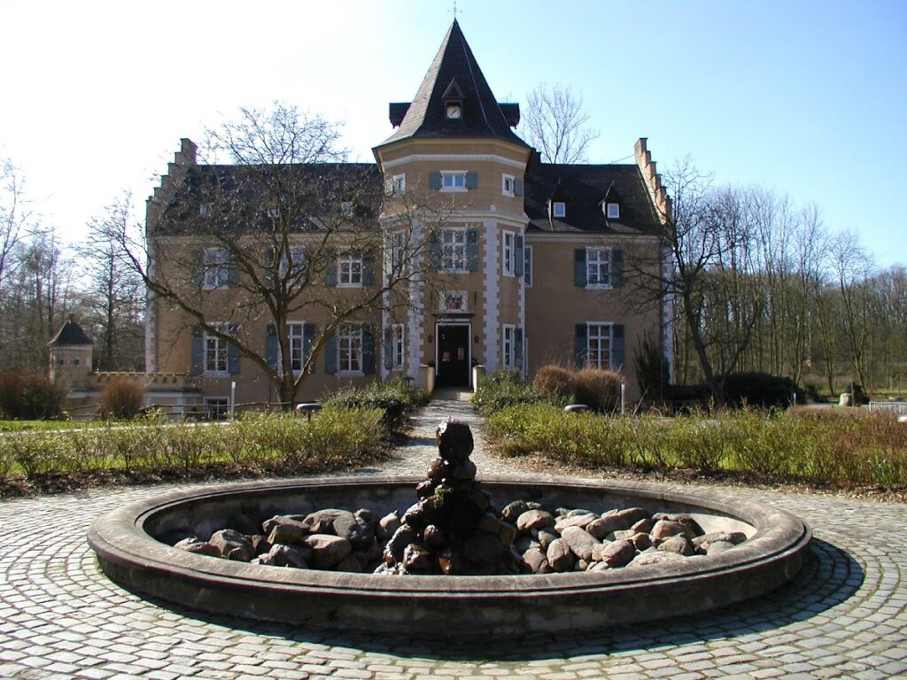 Schloss Westhusen: A Water Castle in Dortmund 1 Schloss Westhusen