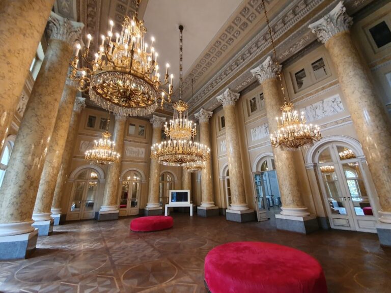 Palais Rasumofsky: A Neoclassical Palace in Vienna