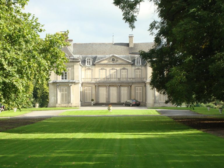 Mérode Castle, Everberg: A Louis XVI-Style Noble Residence in Belgium