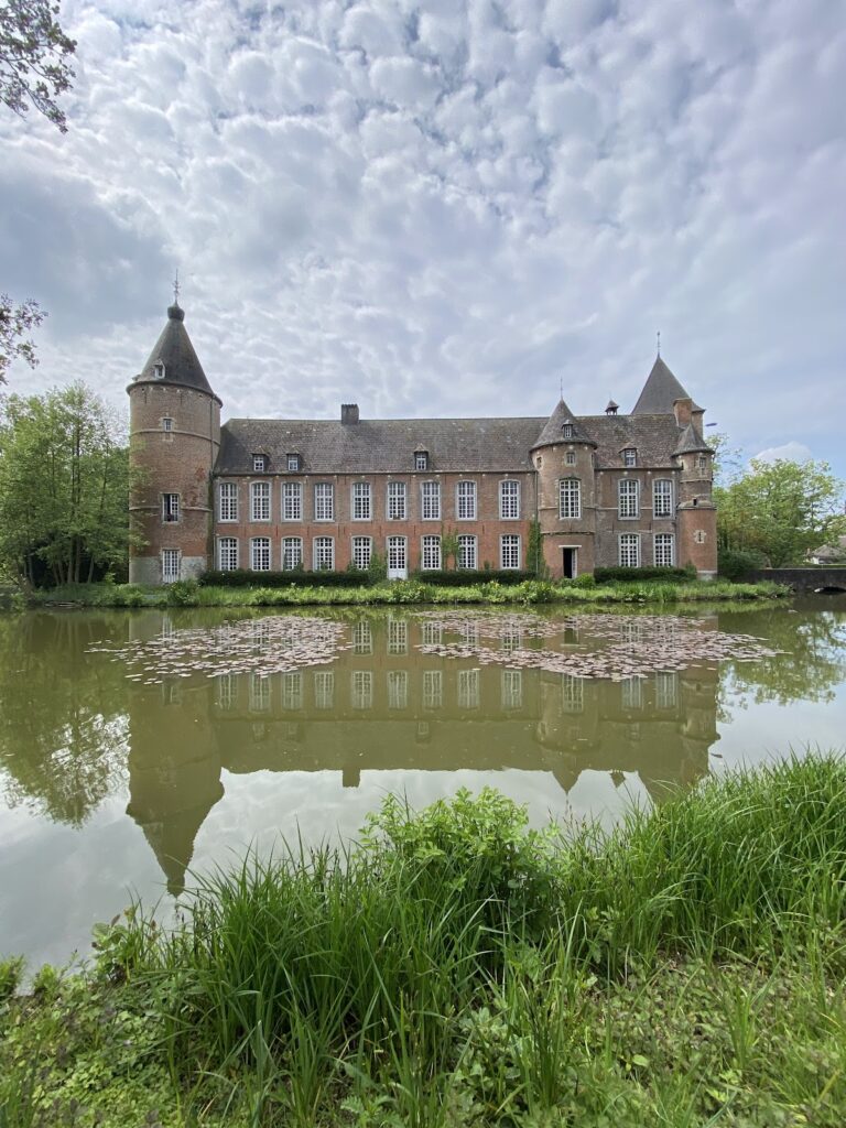 Kruikenburg Castle: A Medieval Water Castle in Ternat, Belgium