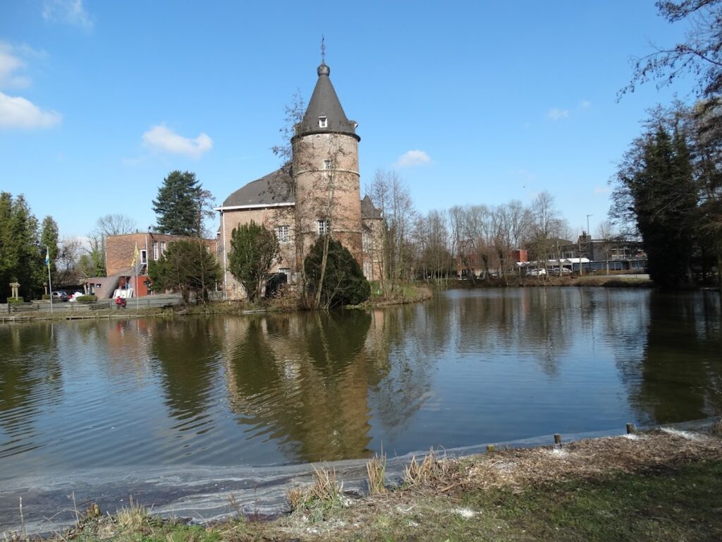 Kruikenburg Castle: A Medieval Water Castle in Ternat, Belgium 2 Kruikenburg Castle
