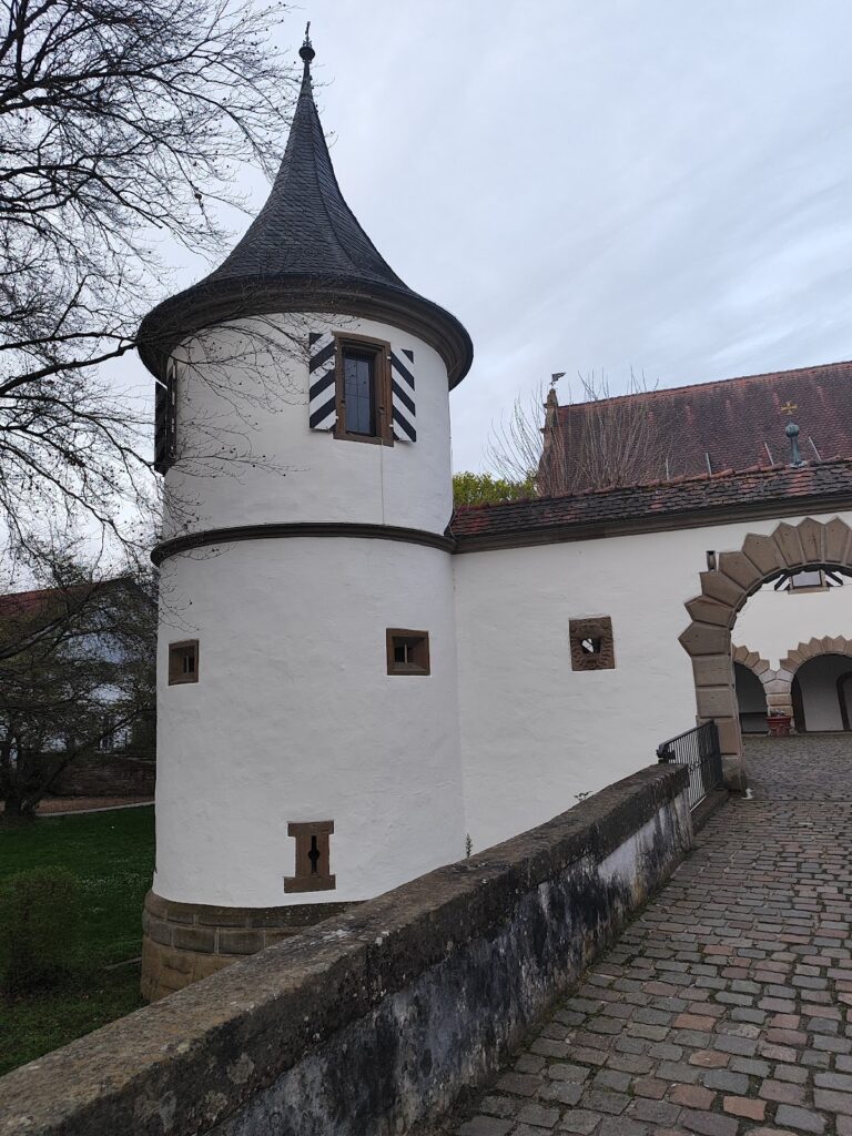 Schloss Kirchhausen: A Renaissance Water Castle of the Teutonic Order 2 Schloss Kirchhausen