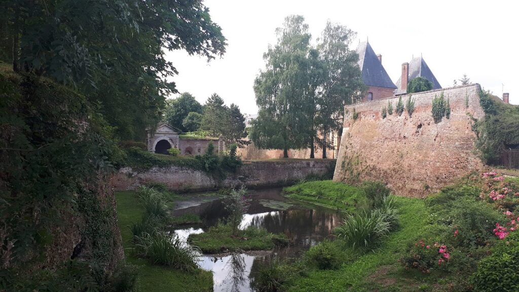 Péronne Castle: A Medieval Fortress in France 2 Château-fort de Péronne