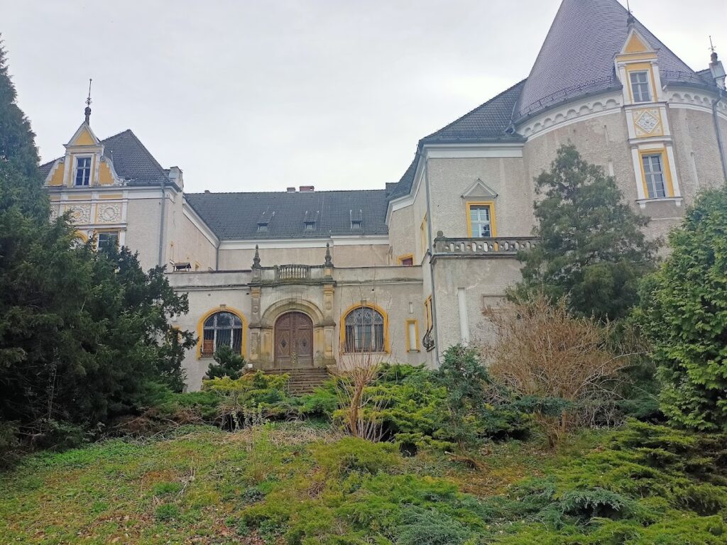 Palace in Czernica, Lower Silesian Voivodeship: A Renaissance and Neo-Renaissance Residence 2 Palace in Czernica, Lower Silesian Voivodeship
