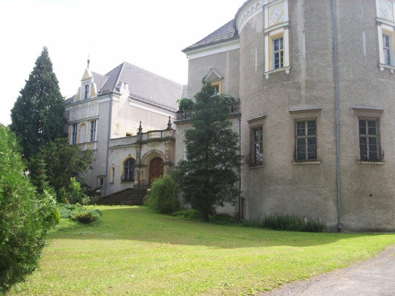 Palace in Czernica, Lower Silesian Voivodeship: A Renaissance and Neo-Renaissance Residence