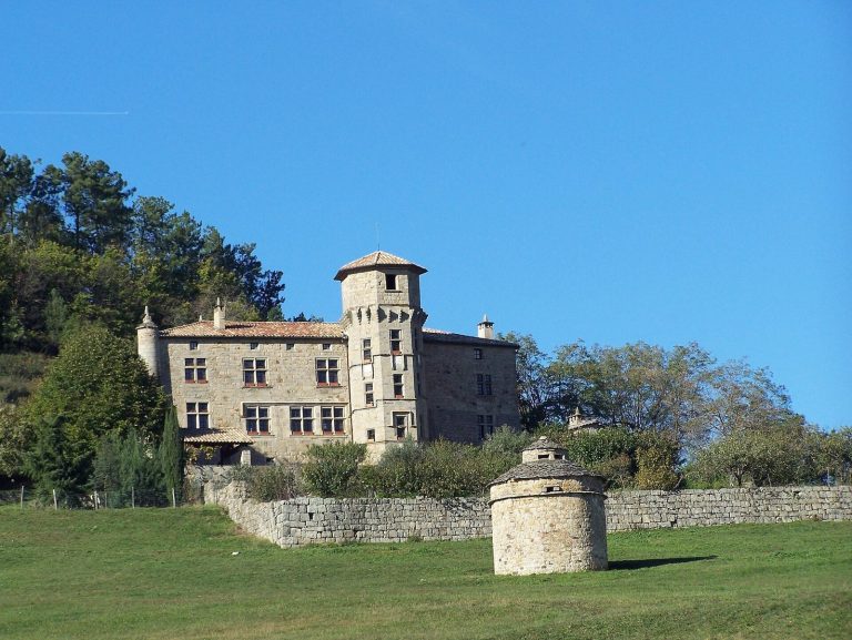 Château de Versas: A Renaissance Château in Sanilhac, France