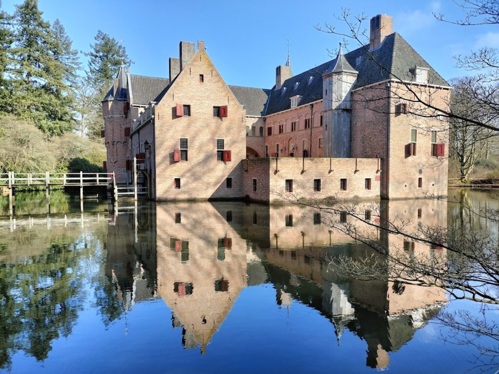 Het Oude Loo: A Fifteenth-Century Hunting Lodge in the Netherlands 1 Het Oude Loo