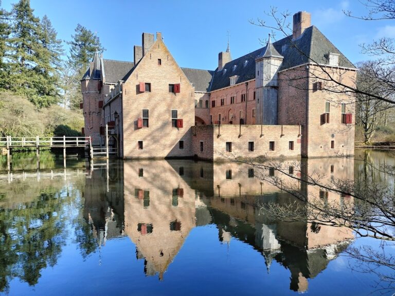 Het Oude Loo: A Fifteenth-Century Hunting Lodge in the Netherlands