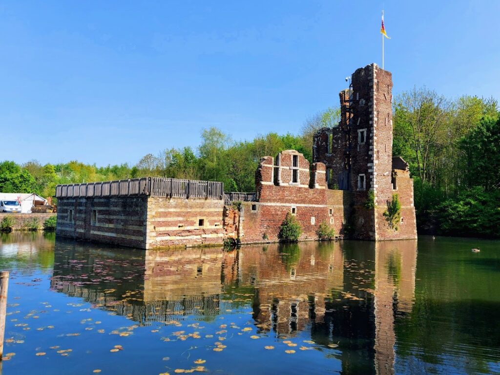 Schaesberg Castle: A Maasland Renaissance Water Castle in the Netherlands 2 Schaesberg Castle