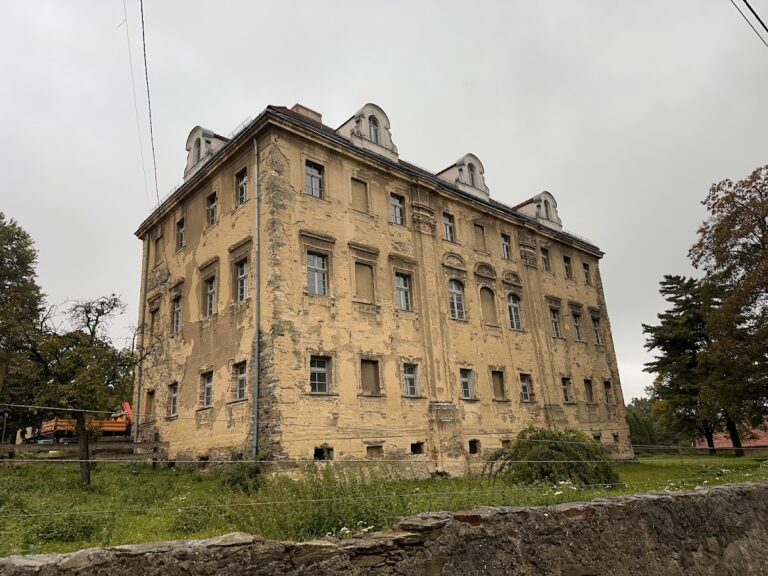 Palace in Pyszczyn: An Early-Classicist Noble Residence in Poland