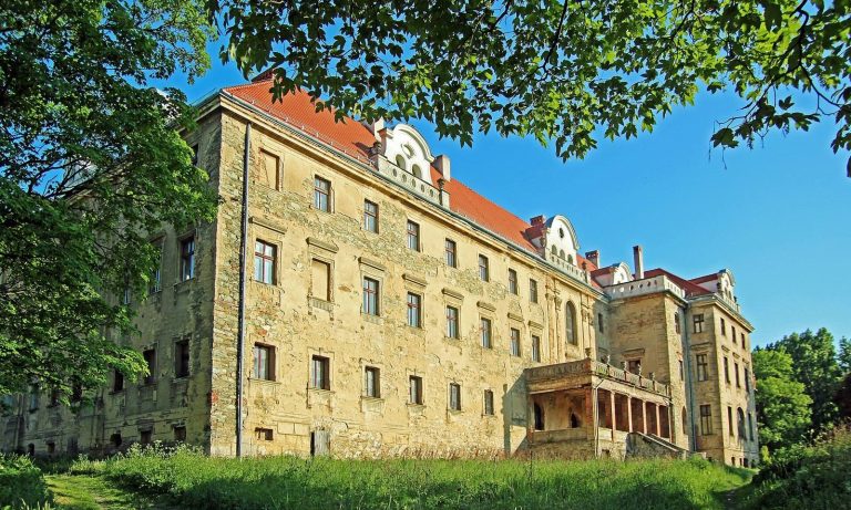 Palace in Pyszczyn: An Early-Classicist Noble Residence in Poland