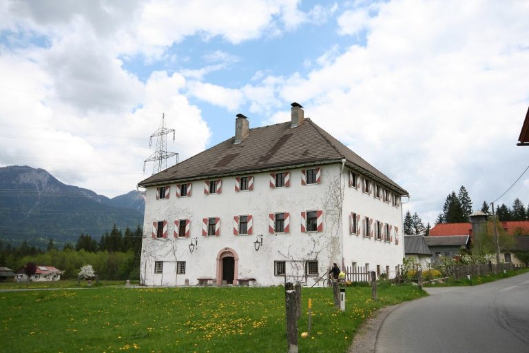 Schloss Weidenburg: A Sixteenth-Century Palace Residence in Austria
