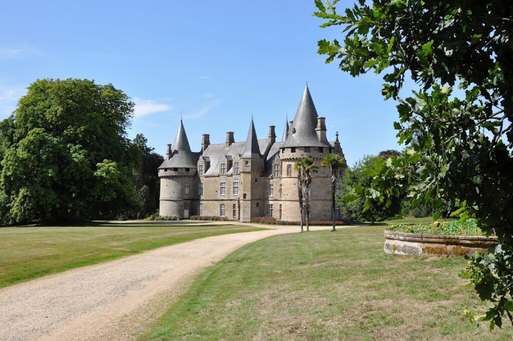Château de Bonnefontaine: A Fortified Renaissance Residence in France 1 Château de Bonnefontaine