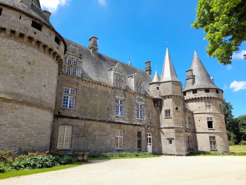 Château de Bonnefontaine: A Fortified Renaissance Residence in France 2 Château de Bonnefontaine
