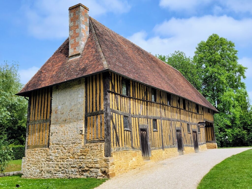 Château de Crèvecœur-en-Auge: A Fortified Residence in France 2 Château de Crèvecœur-en-Auge