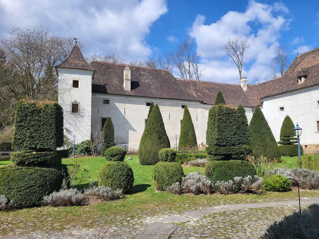 Schloss Totzenbach: A Renaissance Castle in Austria 2 Schloss Totzenbach