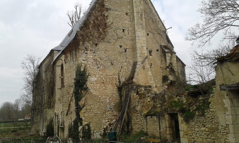 Château de Lazenay: A Medieval Fortified Residence near Bourges