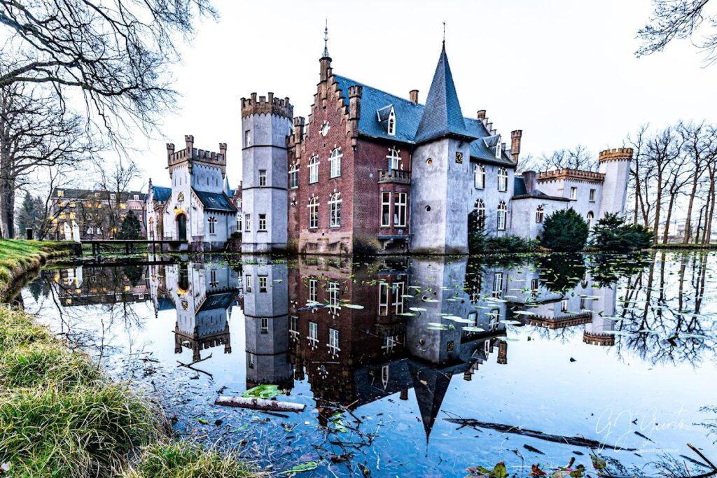 Stapelen Castle: A Moated Castle and Former Assumptionist Monastery in the Netherlands 1 Stapelen Castle