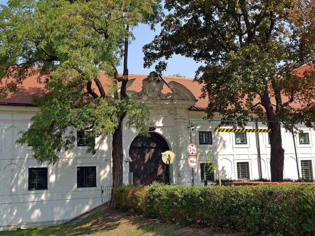Schloss Kaiserebersdorf: A Former Imperial Castle in Vienna 2 Schloss Kaiserebersdorf