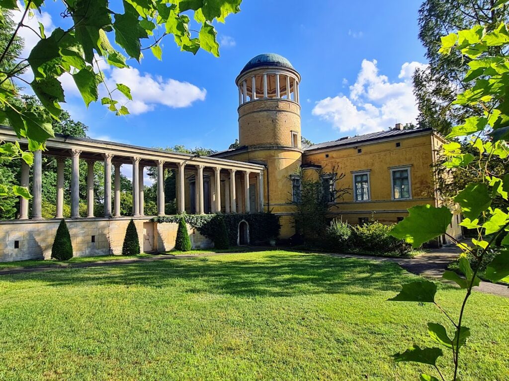Lindstedt Castle: A Late-Classical Royal Residence in Potsdam 1 Lindstedt Castle