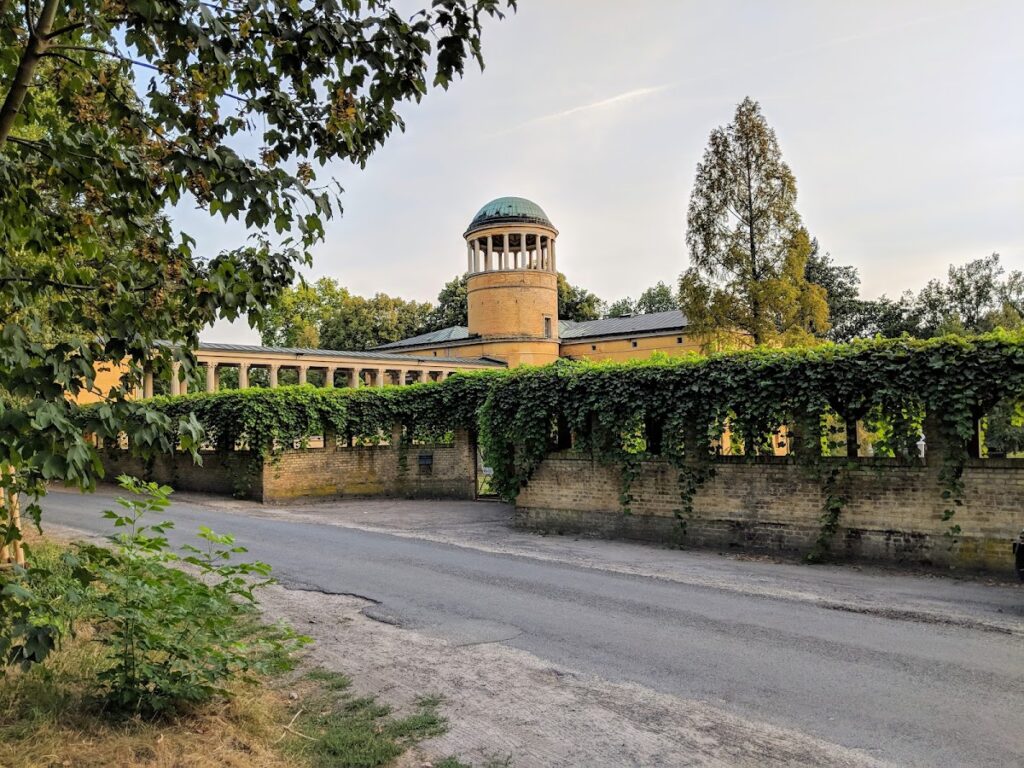 Lindstedt Castle: A Late-Classical Royal Residence in Potsdam 2 Lindstedt Castle