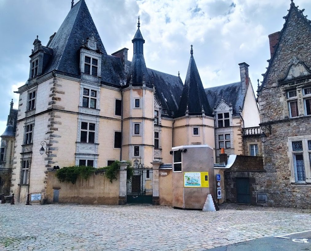 Palais du Grabatoire: Episcopal Residence and Canonial Palace in Le Mans 1 Palais du Grabatoire
