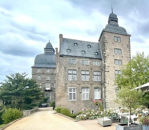 Lordship of Myllendonk: An Imperial Lordship and Moated Castle in Germany 1 Lordship of Myllendonk