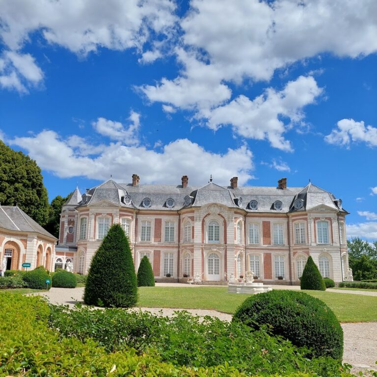 Château de Long: An Eighteenth-Century Estate Château in France
