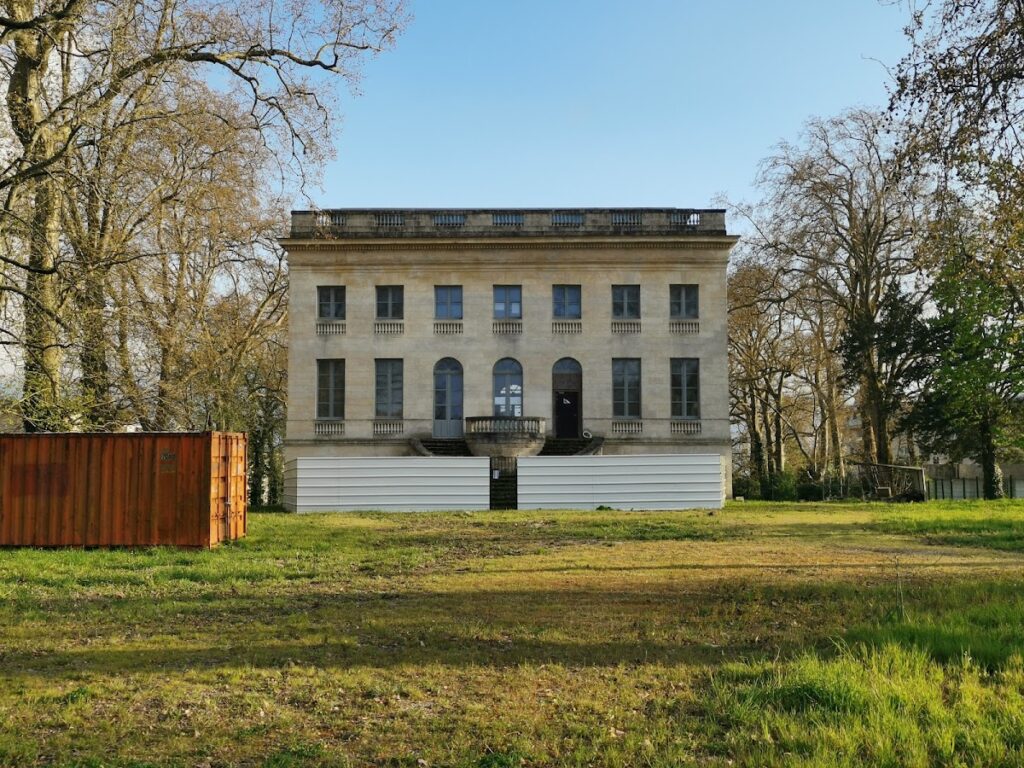 Maison carrée d’Arlac: A Neoclassical Folly in Mérignac, France 1 Maison carrée d'Arlac
