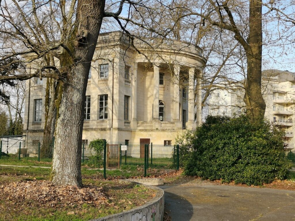 Maison carrée d’Arlac: A Neoclassical Folly in Mérignac, France 2 Maison carrée d'Arlac