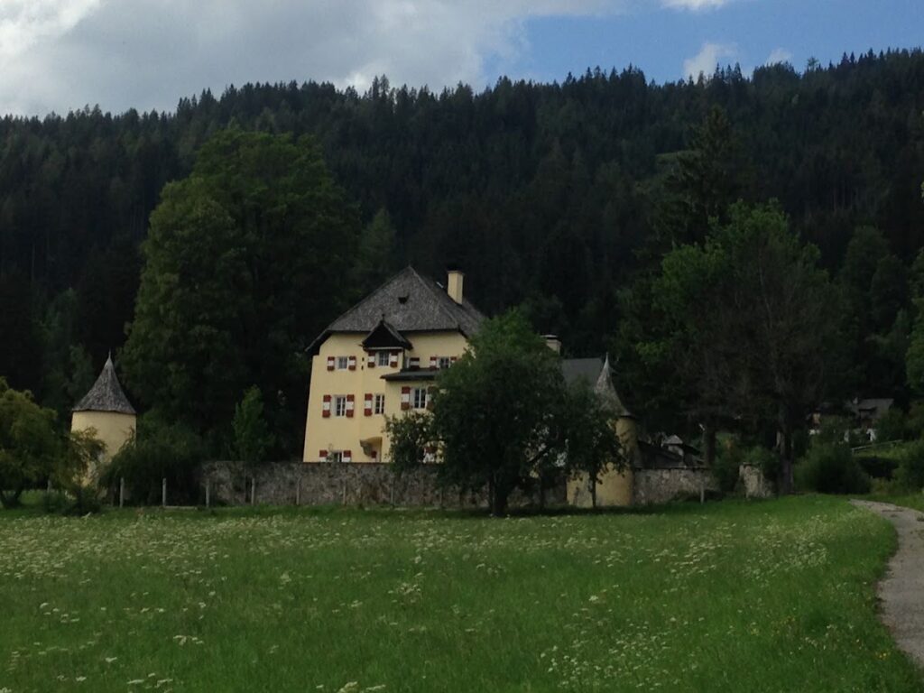 Schloss Mauer, Radstadt: A Historic Estate and Former Defensive Residence 1 Schloss Mauer, Radstadt