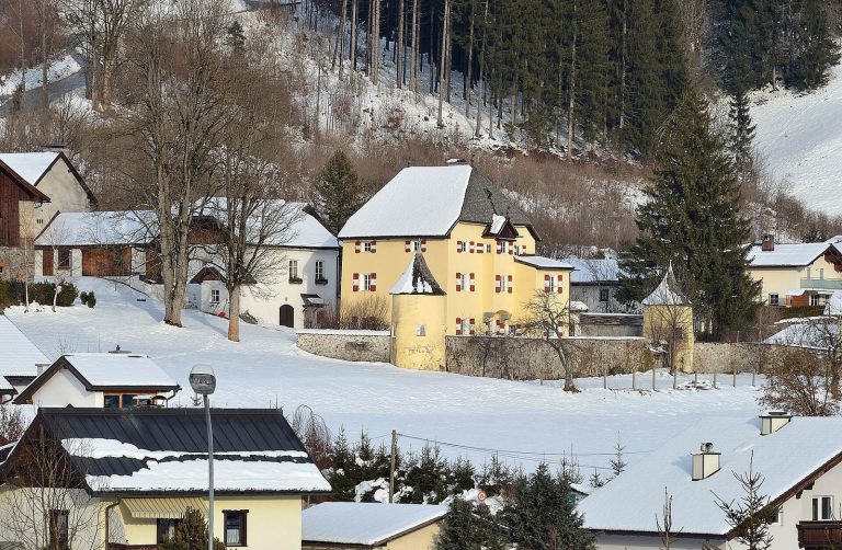 Schloss Mauer, Radstadt: A Historic Estate and Former Defensive Residence