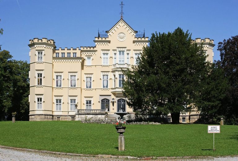 Schloss Vogelsang (Steyr): A Scottish-Inspired Tudor Gothic Villa in Austria