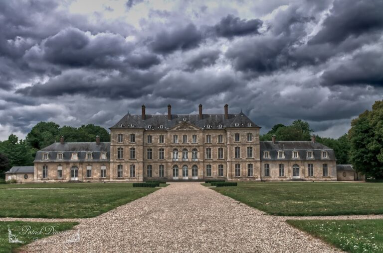 Château de Bertangles: A Regency-Style Residence in France