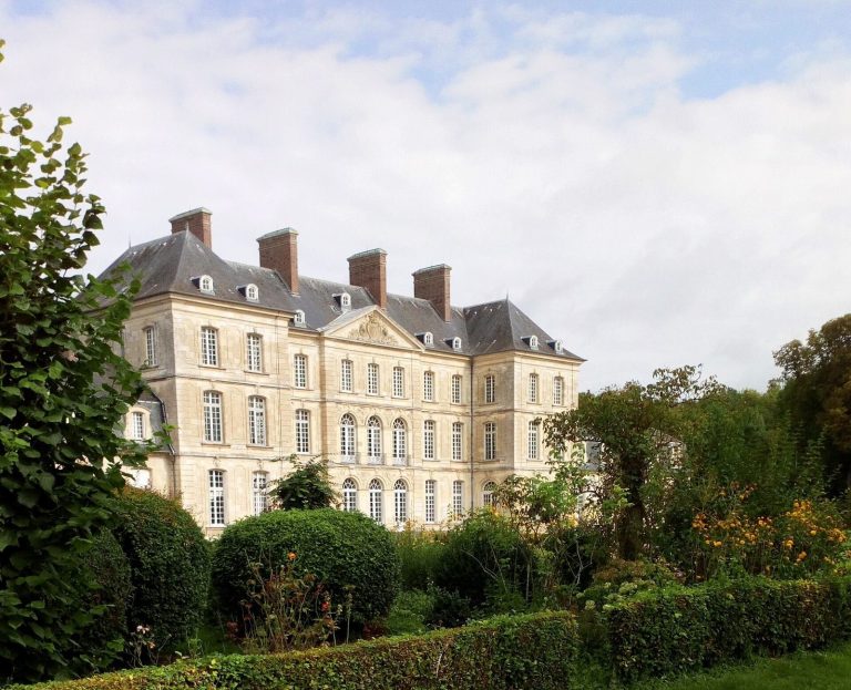 Château de Bertangles: A Regency-Style Residence in France