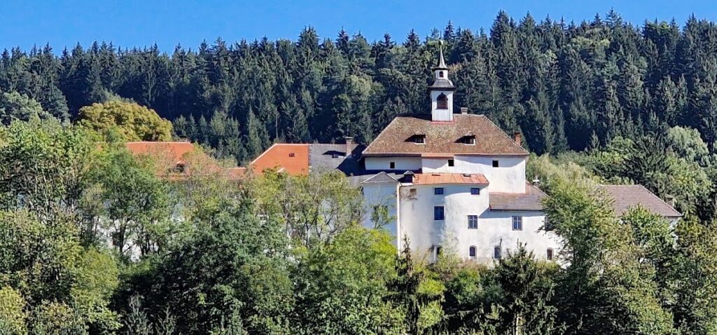 Rothenthurn Castle: A Historic Fortress in Austria 1 Burgruine Rothenthurn