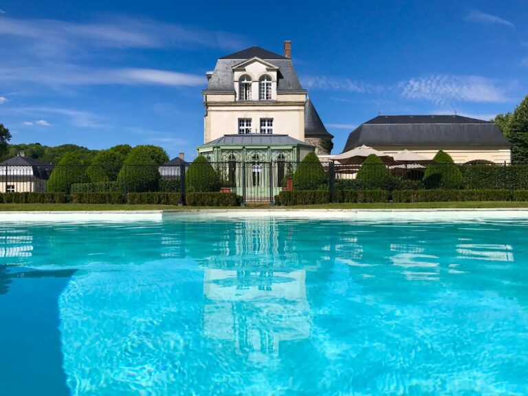 Château de Courcelles: A Louis XIV-Style Château and Hotel-Restaurant