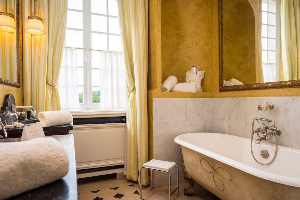 Château de Courcelles: A Louis XIV-Style Château and Hotel-Restaurant 4 château de Courcelles