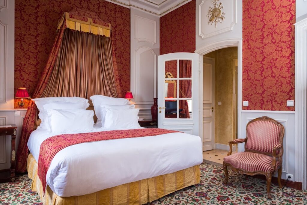 Château de Courcelles: A Louis XIV-Style Château and Hotel-Restaurant 5 château de Courcelles