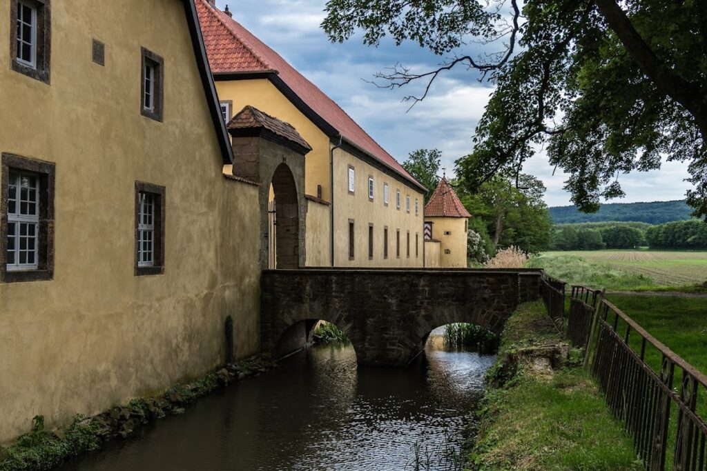 Schloss Hünnefeld: A Moated Noble Residence in Germany 3 Schloss Hünnefeld