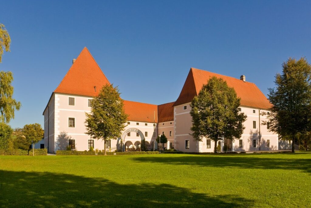 Schloss Zeillern: A Moated Castle and Music Education Center in Austria 1 Schloss Zeillern