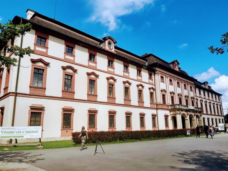 Ohrada Hunting Château: A Baroque Hunting Residence in Czechia