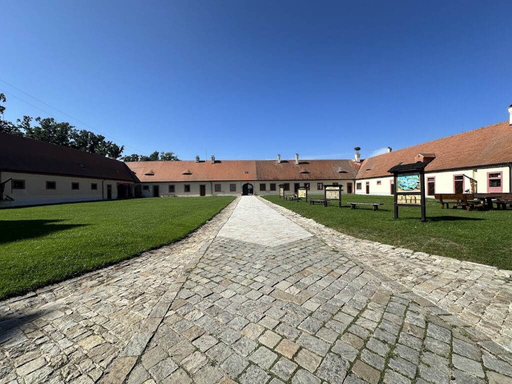 Ohrada Hunting Château: A Baroque Hunting Residence in Czechia 4 Lovecký zámek Ohrada
