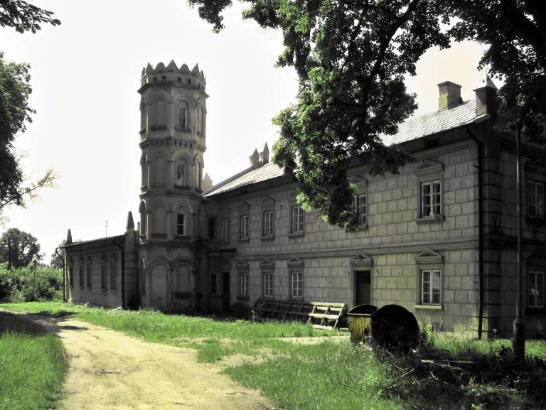 Palace in Kłobukowice: A Nineteenth-Century Estate Residence