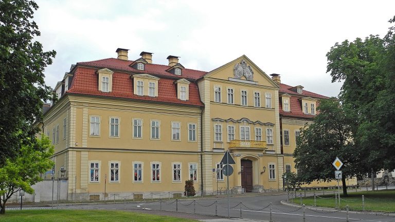 Neues Palais Arnstadt mit Schlossmuseum: A Baroque Palace and Museum in Germany