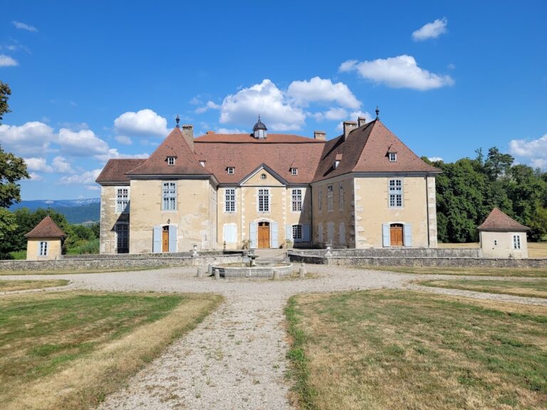 Longpra Castle: A Medieval Fortified House and Eighteenth-Century Pleasure Residence