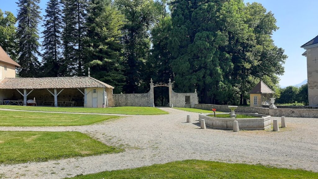 Longpra Castle: A Medieval Fortified House and Eighteenth-Century Pleasure Residence 3 Longpra Castle