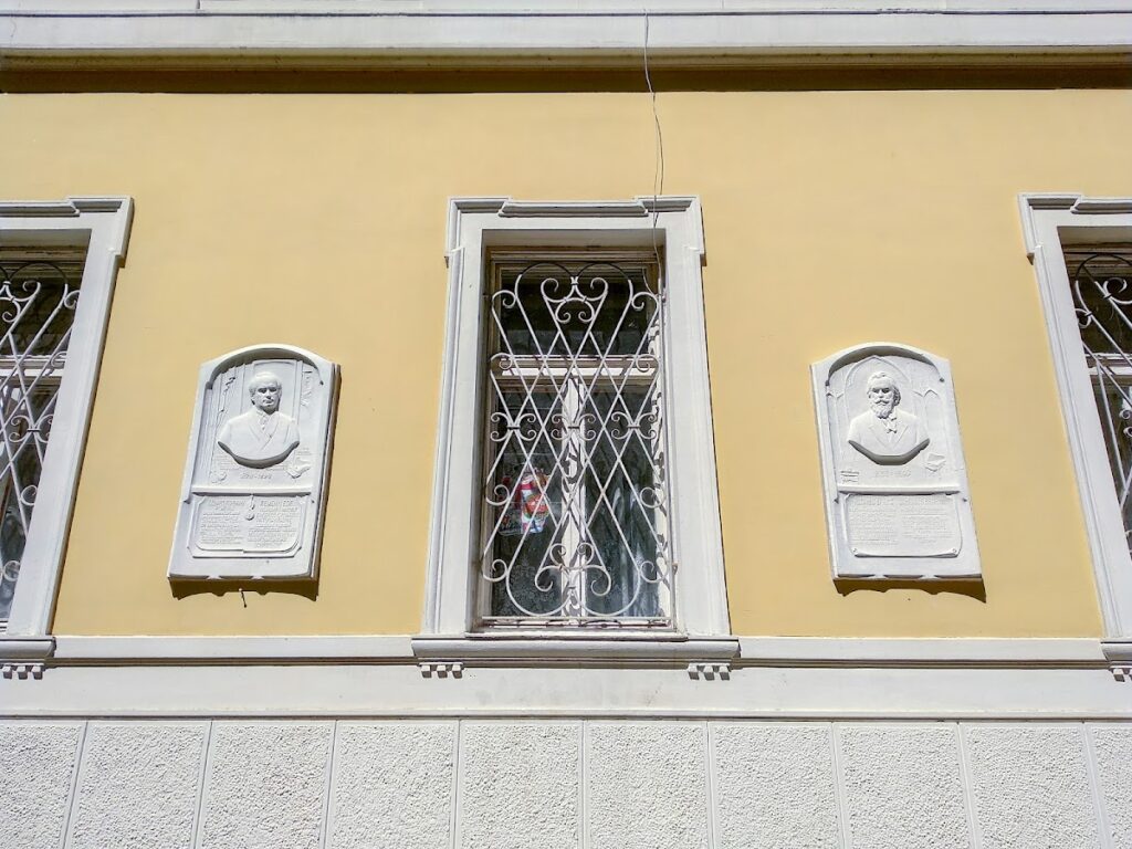 Ploteni Palace: A Neoclassical Estate in Ukraine 1 Дворец Плотени (Великие Лазы)